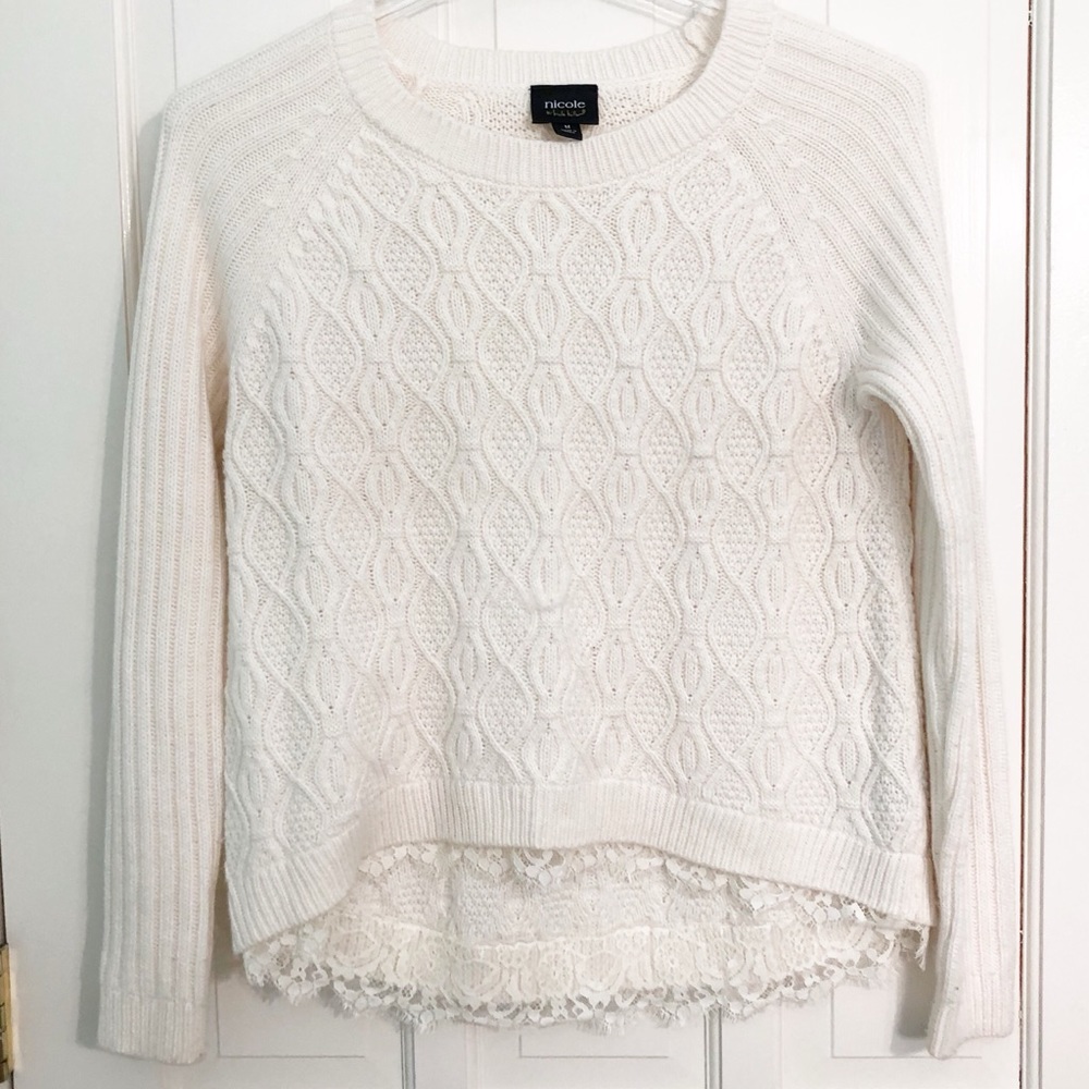 Nicole by Nicole Miller Hi Low Cable Knit Sweater Lace Trimmed Hem Crewneck 🤍